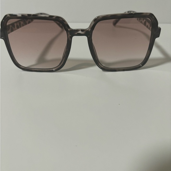 Black Geometric Oversized Sunglasses - Picture 2 of 6
